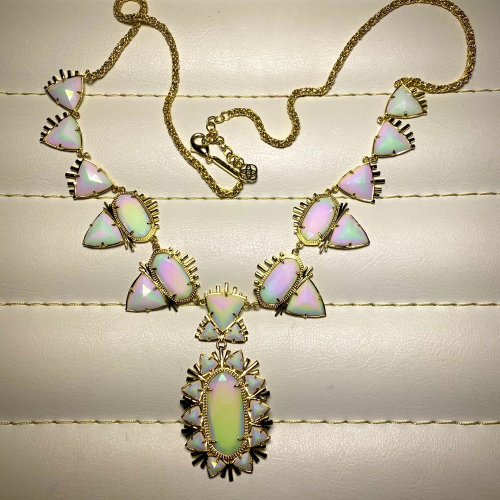 Kendra Scott necklace